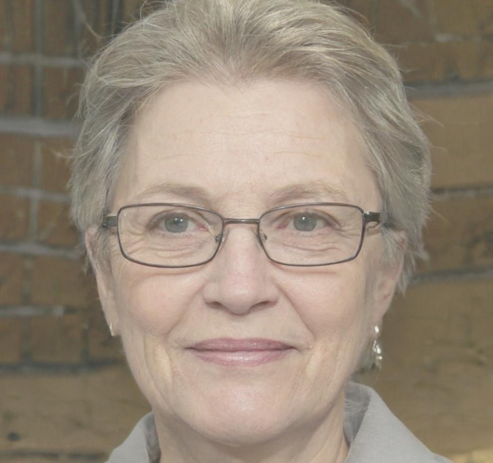 Instructor Maeve Shaughnessy reviewing student work during practical session